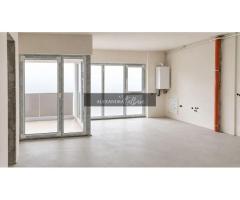 Apartament cu 3 camere, 2 bai, etaj intermediar, 2 balcoane, garaj