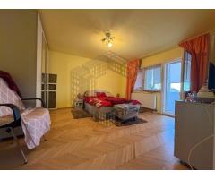 Apartament cu o cameră, decomandat, centrală, etaj intermediar