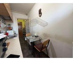 Apartament cu o cameră, decomandat, centrală, etaj intermediar - Imagine 5