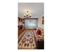 Apartament cu 3 camere, decomandat, centrala,etaj intermediar, Lipovei