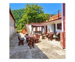 Casă cu grădină, saună și ciubăr în Băile Herculane | 2 zone de locuit - Imagine 12