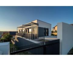 O VILĂ CARE ATRAGE PRIVIRILE! DESIGN MEDITERANEAN, 220 MP ȘI O LOCAȚIE - Imagine 3