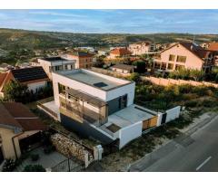 O VILĂ CARE ATRAGE PRIVIRILE! DESIGN MEDITERANEAN, 220 MP ȘI O LOCAȚIE - Imagine 5