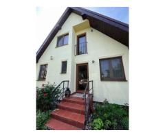 Casă elegantă, spațioasă, ideală pentru familie – Sanmihaiu Roman - Imagine 2