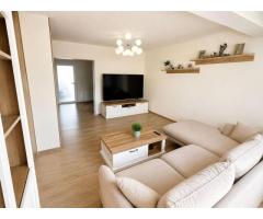 Duplex Spațios cu 3 Dormitoare și Curte Amenajată - Imagine 2