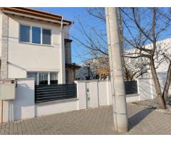 Duplex Spațios cu 3 Dormitoare și Curte Amenajată - Imagine 7