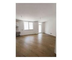 Apartament 3 camere, 2 bai, etaj intermediar, balcon, garaj, boxa