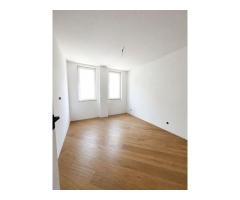 Apartament 3 camere, 2 bai, etaj intermediar, balcon, garaj, boxa - Imagine 3