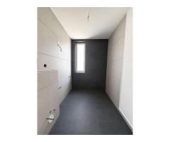 Apartament 3 camere, 2 bai, etaj intermediar, balcon, garaj, boxa - Imagine 5
