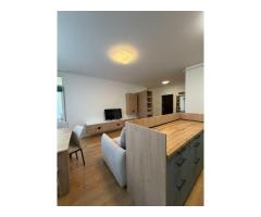 Apartament 3 camere, 2 bai, balcon, etaj intermediar, parcare - Imagine 2