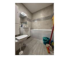 Apartament 3 camere, 2 bai, balcon, etaj intermediar, parcare - Imagine 9