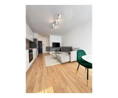 Apartament 2 camere, balcon, etaj intermediar, garaj, zona Eroilor