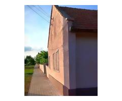 Se vinde sau se schimbă cu locuință în Arad – casă cu teren de 1440 mp, comuna Felnac