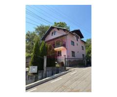 Casa de vanzare cu 4 camere in Comarnic