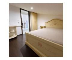 Apartament cu 2 camere la mansardă, complet mobilat și utilat - Imagine 2