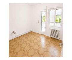 Apartament spațios cu 3 camere, 87 mp utili, 2 garaje, etaj 1 la casă - Imagine 4