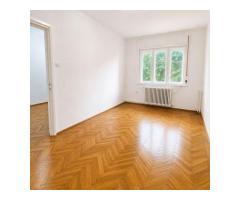 Apartament spațios cu 3 camere, 87 mp utili, 2 garaje, etaj 1 la casă - Imagine 6