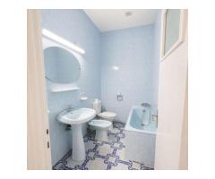 Apartament spațios cu 3 camere, 87 mp utili, 2 garaje, etaj 1 la casă - Imagine 7