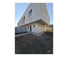 Vila P+1, Bragadiru, Str. Topaz, 31C, toate utilitățile, curte proprie și 3 locuri parcare - Imagine 2