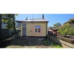 Casa cu 2 camere de vanzare in Campina