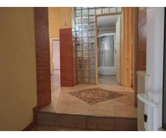 Apartament la casă cu front stradal,  str. M. Eminescu. 119 900 E.