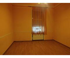 Apartament la casă cu front stradal,  str. M. Eminescu. 119 900 E. - Imagine 2