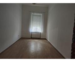 Apartament la casă cu front stradal,  str. M. Eminescu. 119 900 E. - Imagine 3