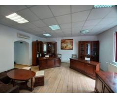 Birou, central, Ady Endre Oradea, 40 mp. 390 E neg. Comision 0