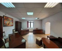 Birou, central, Ady Endre Oradea, 40 mp. 390 E neg. Comision 0 - Imagine 3
