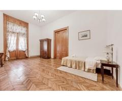 Bijuterie arhitecturală cu istorie. Confort modern, Ultracentral.