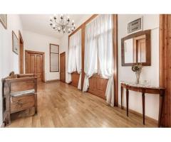 Bijuterie arhitecturală cu istorie. Confort modern, Ultracentral. - Imagine 4