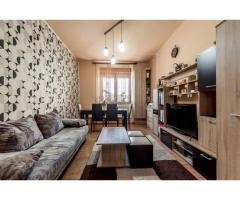 Apartament în centru cu acces auto și garaj propriu