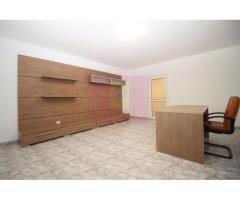 Apartament cu 3 camere de vânzare Decebal adiacent