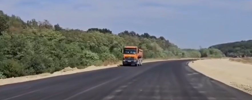 Progres în lucrările de asfaltare pe secțiunea Margina – Holdea a autostrăzii A1